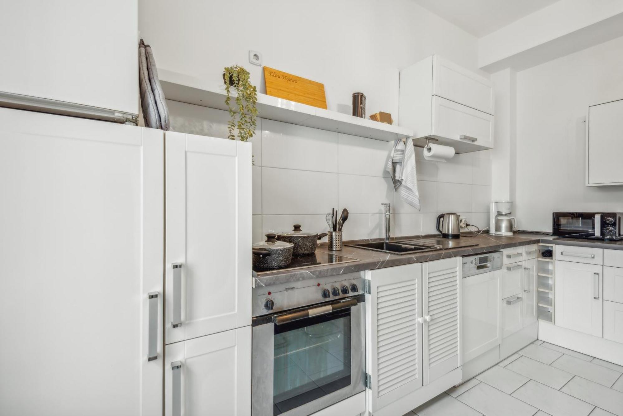 Zentrale Lage ... Ideal Fuer Geschaeftsleute, Monteure, Familien...3 Zimmer, Wlan, Smarttv Mettmann Buitenkant foto