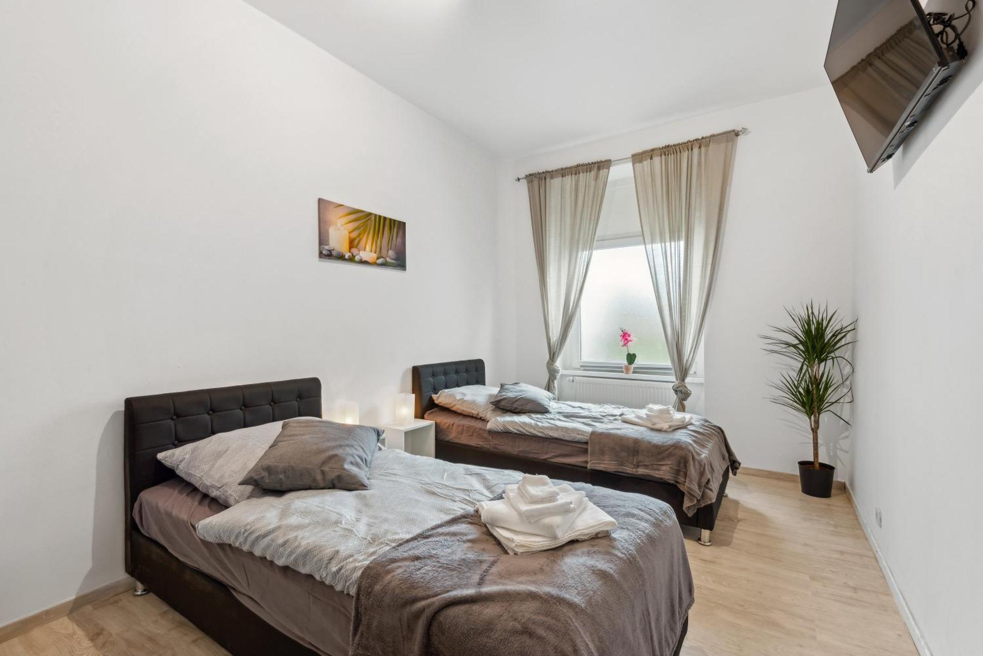 Zentrale Lage ... Ideal Fuer Geschaeftsleute, Monteure, Familien...3 Zimmer, Wlan, Smarttv Mettmann Buitenkant foto