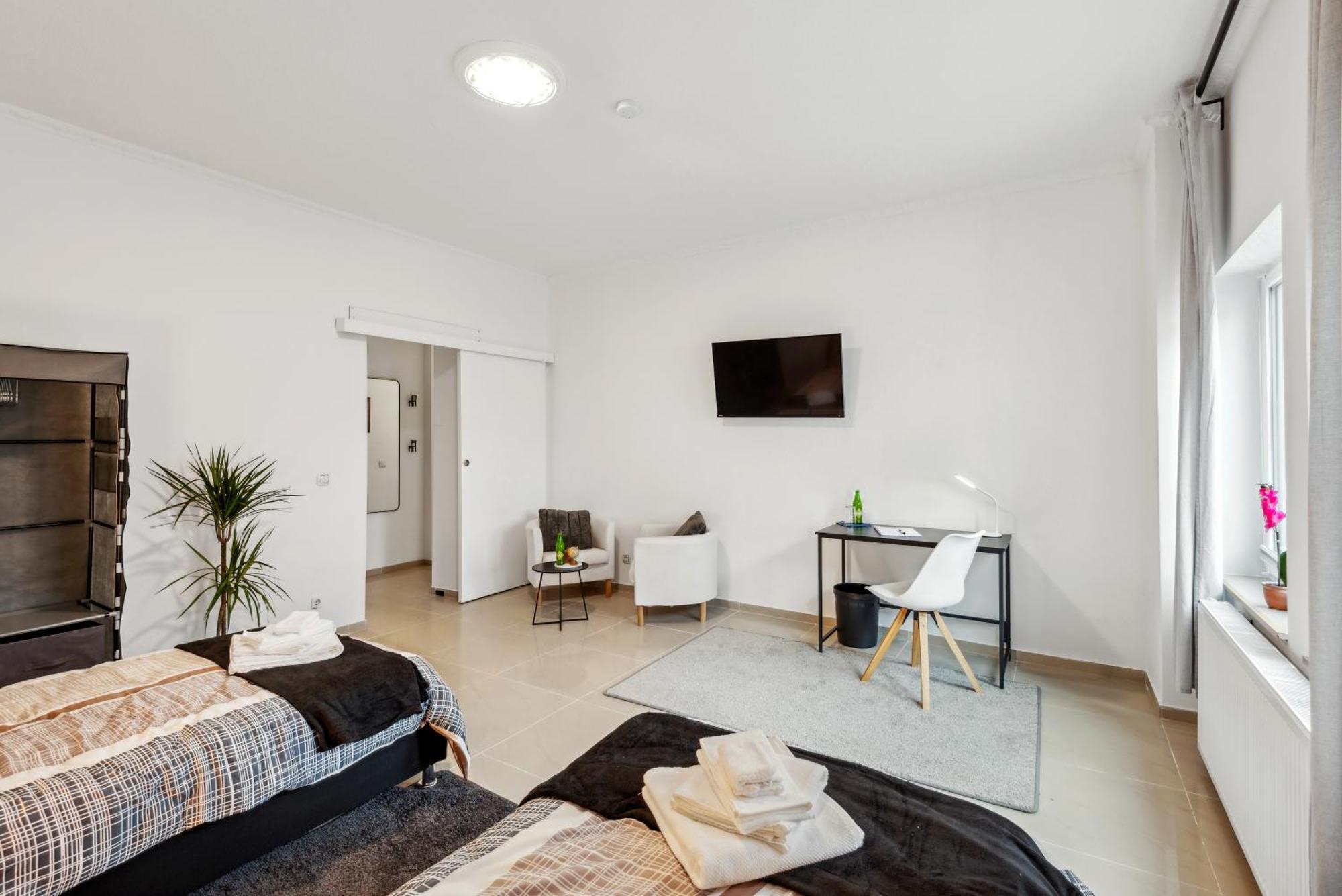 Zentrale Lage ... Ideal Fuer Geschaeftsleute, Monteure, Familien...3 Zimmer, Wlan, Smarttv Mettmann Buitenkant foto