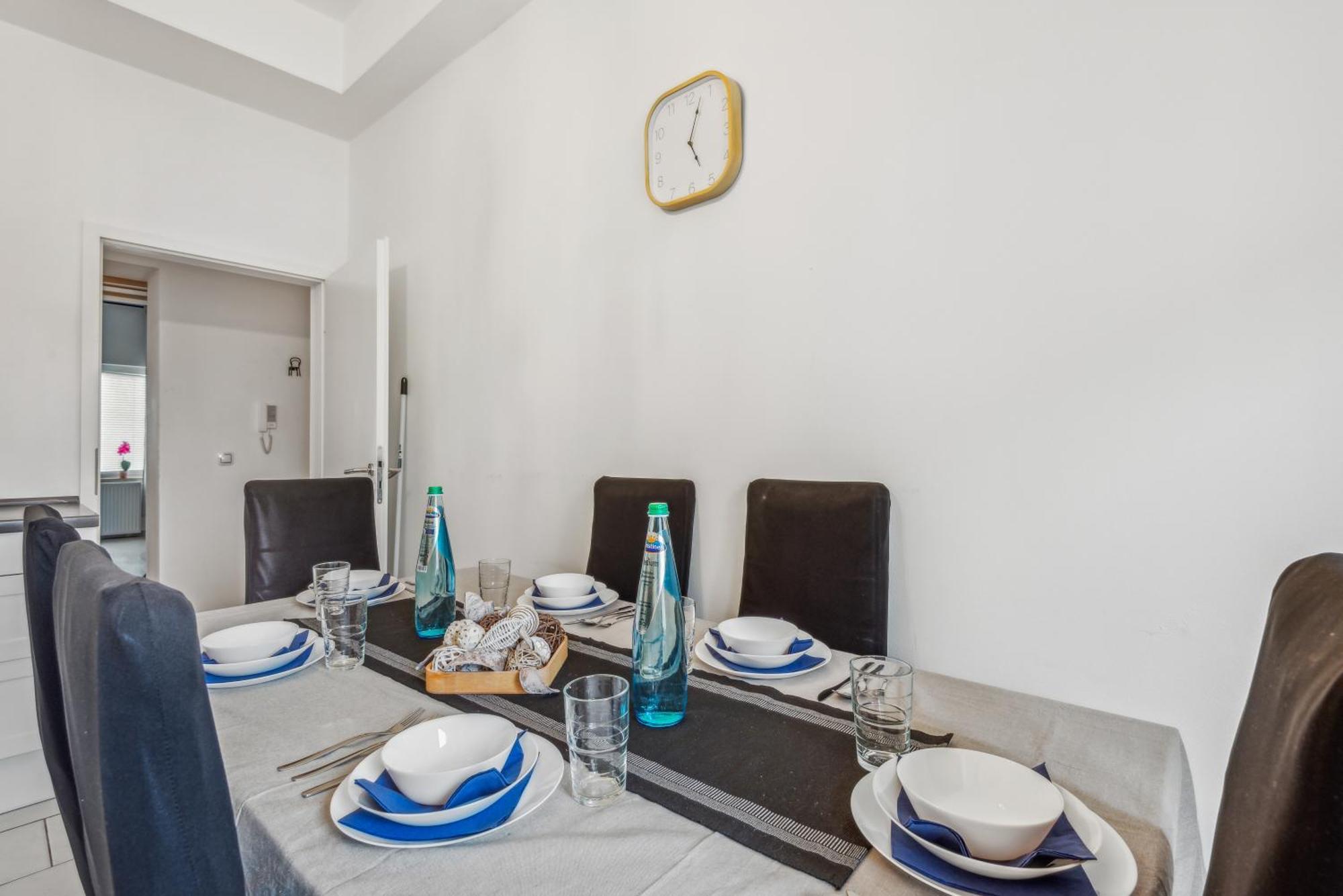 Zentrale Lage ... Ideal Fuer Geschaeftsleute, Monteure, Familien...3 Zimmer, Wlan, Smarttv Mettmann Buitenkant foto